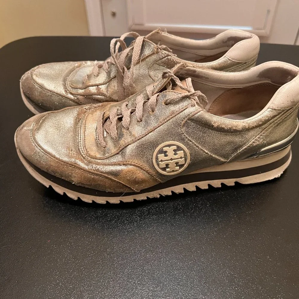 Tory Burch size 9 silver sawtooth logo sneaker